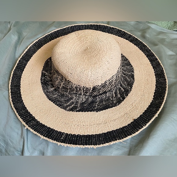 Cotton On Floppy Sun Hat - Picture 2 of 3